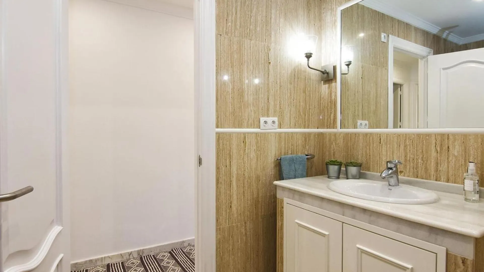 Glow And Elegant Apartment In Granada Center Free Parking